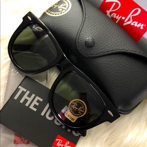 Ray ban Wayfarer/ Black/ black frame / 54mm size